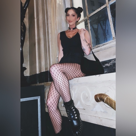 Meet your Posher, Ashley - Picture 2 of 2